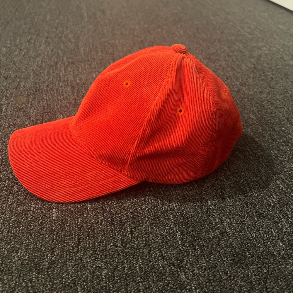 Red cap - Picture 3 of 5